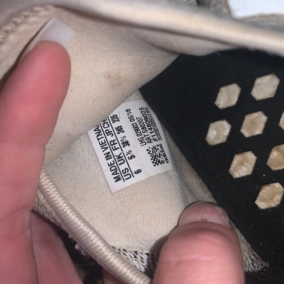 Adidas Shoes - Picture 7 of 8